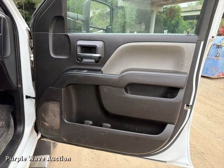 image for item FU4583 2017 GMC Sierra 2500HD Crew Cab pickup truck