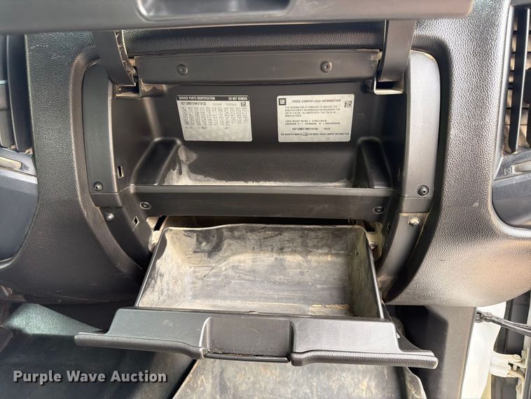 image for item FU4583 2017 GMC Sierra 2500HD Crew Cab pickup truck