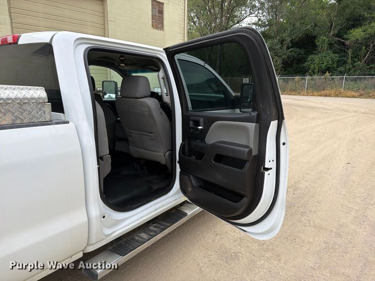 image for item FU4583 2017 GMC Sierra 2500HD Crew Cab pickup truck