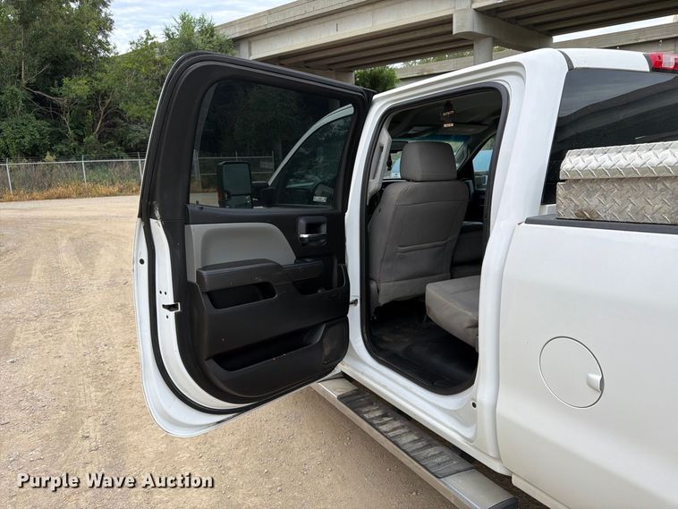image for item FU4583 2017 GMC Sierra 2500HD Crew Cab pickup truck