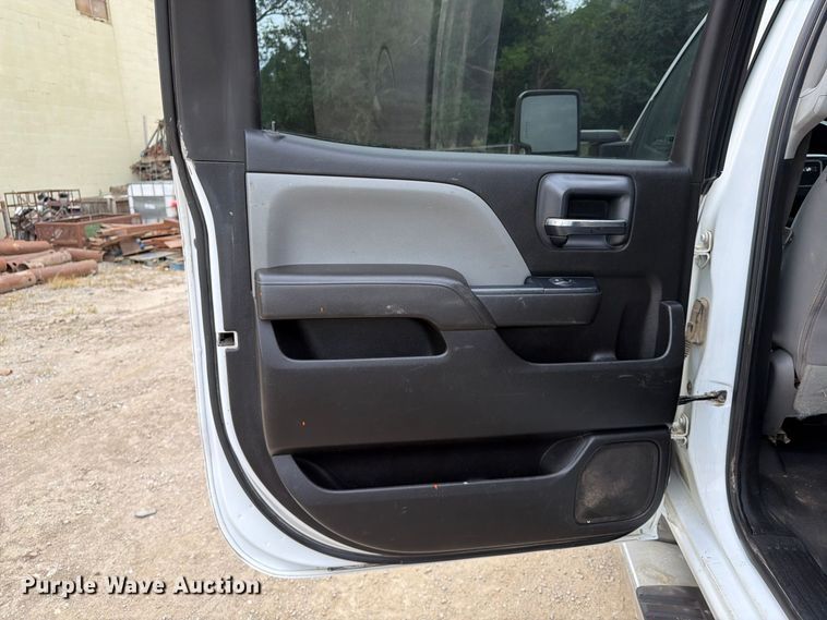 image for item FU4583 2017 GMC Sierra 2500HD Crew Cab pickup truck