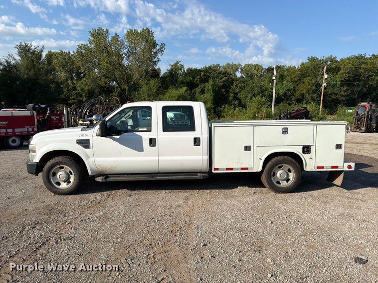 image for item FU4589 2008 Ford F350 Super Duty Crew Cab utility bed pickup truck