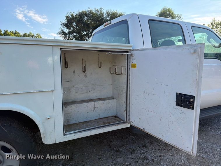 image for item FU4589 2008 Ford F350 Super Duty Crew Cab utility bed pickup truck
