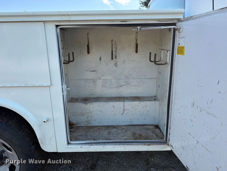 image for item FU4589 2008 Ford F350 Super Duty Crew Cab utility bed pickup truck