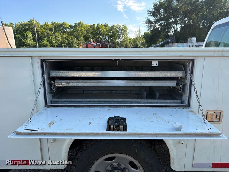 image for item FU4589 2008 Ford F350 Super Duty Crew Cab utility bed pickup truck