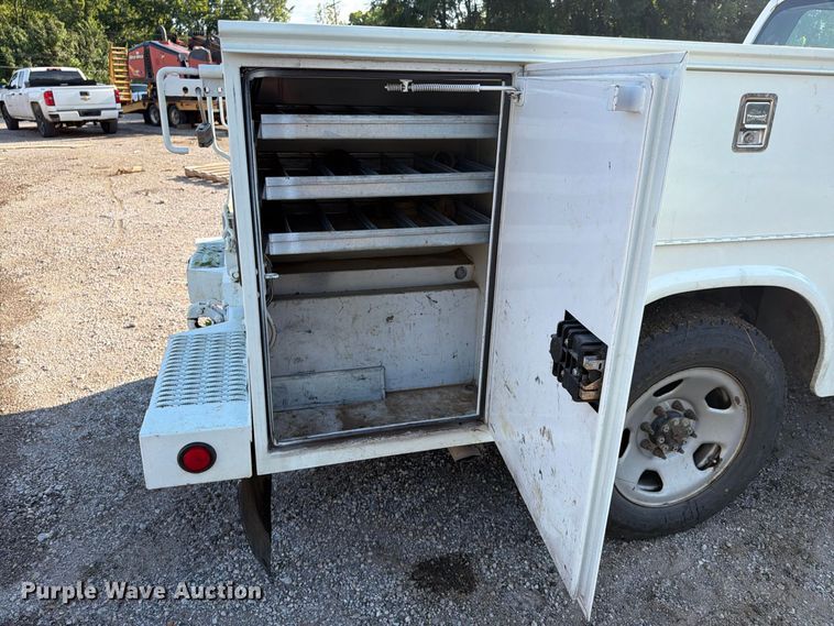 image for item FU4589 2008 Ford F350 Super Duty Crew Cab utility bed pickup truck