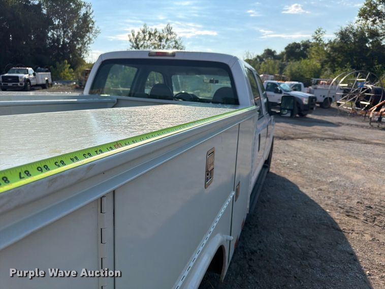 image for item FU4589 2008 Ford F350 Super Duty Crew Cab utility bed pickup truck