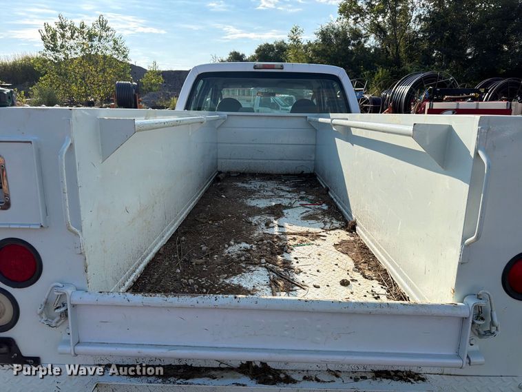 image for item FU4589 2008 Ford F350 Super Duty Crew Cab utility bed pickup truck