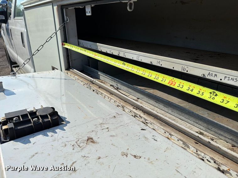 image for item FU4589 2008 Ford F350 Super Duty Crew Cab utility bed pickup truck