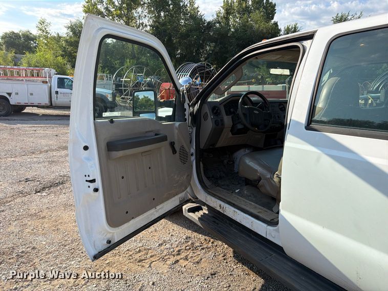 image for item FU4589 2008 Ford F350 Super Duty Crew Cab utility bed pickup truck