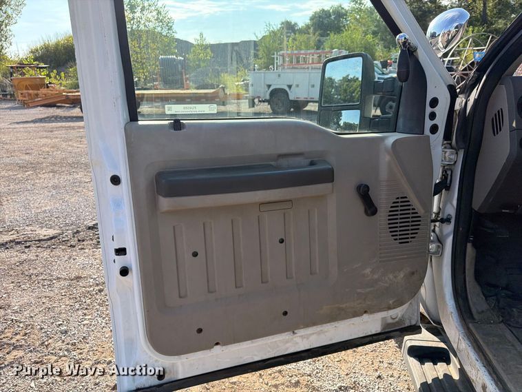 image for item FU4589 2008 Ford F350 Super Duty Crew Cab utility bed pickup truck
