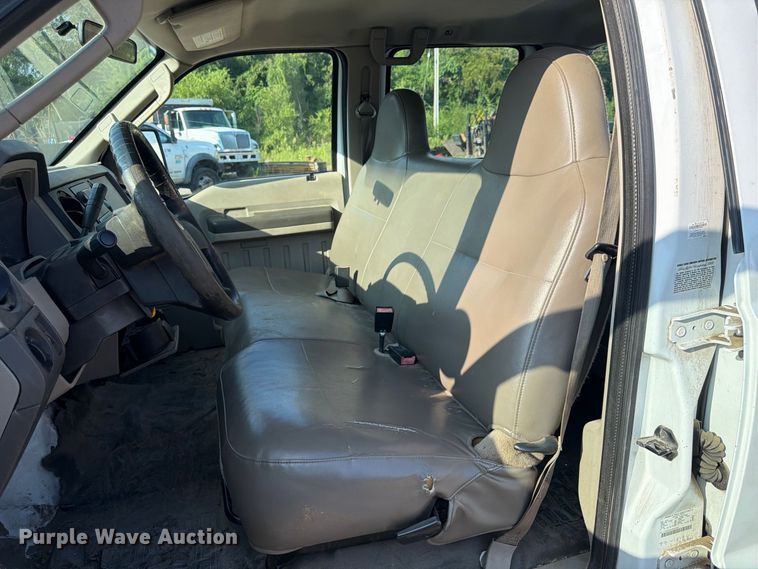 image for item FU4589 2008 Ford F350 Super Duty Crew Cab utility bed pickup truck