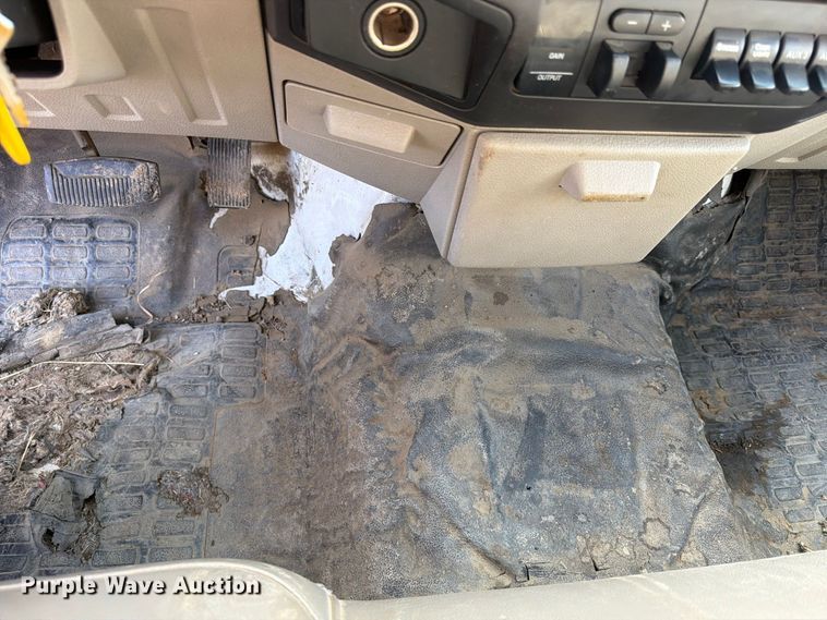image for item FU4589 2008 Ford F350 Super Duty Crew Cab utility bed pickup truck