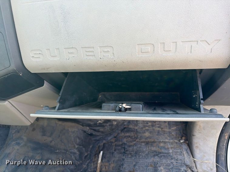image for item FU4589 2008 Ford F350 Super Duty Crew Cab utility bed pickup truck