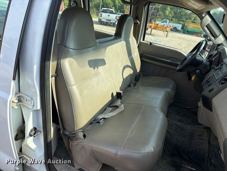 image for item FU4589 2008 Ford F350 Super Duty Crew Cab utility bed pickup truck