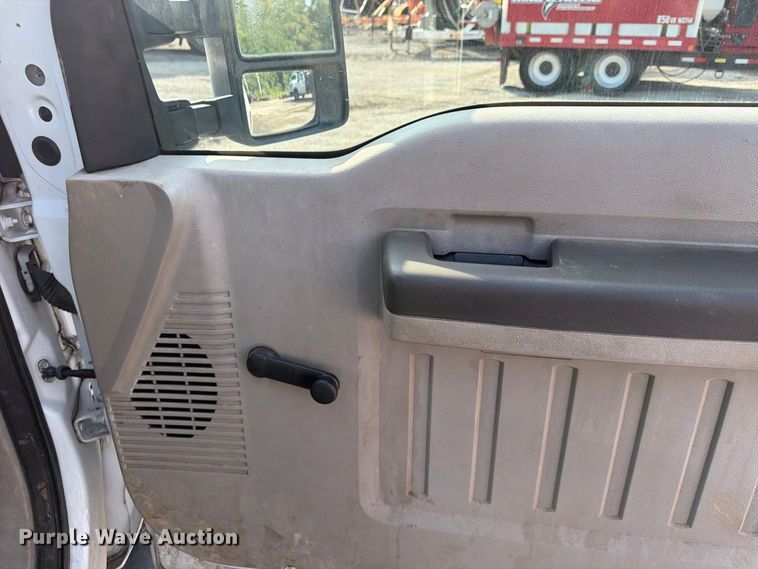 image for item FU4589 2008 Ford F350 Super Duty Crew Cab utility bed pickup truck