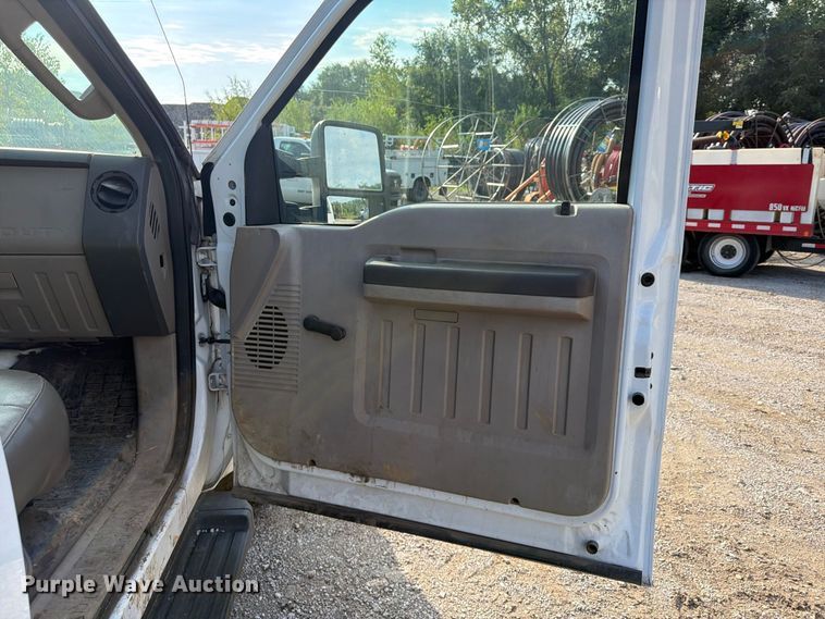 image for item FU4589 2008 Ford F350 Super Duty Crew Cab utility bed pickup truck