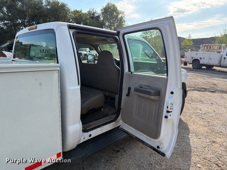 image for item FU4589 2008 Ford F350 Super Duty Crew Cab utility bed pickup truck