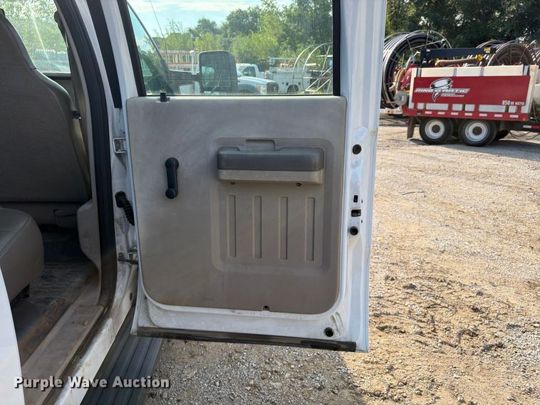 image for item FU4589 2008 Ford F350 Super Duty Crew Cab utility bed pickup truck