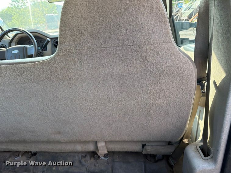 image for item FU4589 2008 Ford F350 Super Duty Crew Cab utility bed pickup truck
