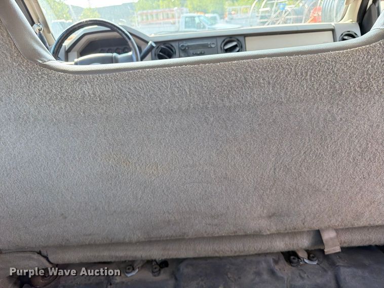 image for item FU4589 2008 Ford F350 Super Duty Crew Cab utility bed pickup truck
