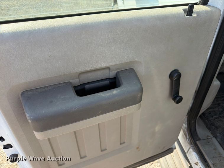 image for item FU4589 2008 Ford F350 Super Duty Crew Cab utility bed pickup truck