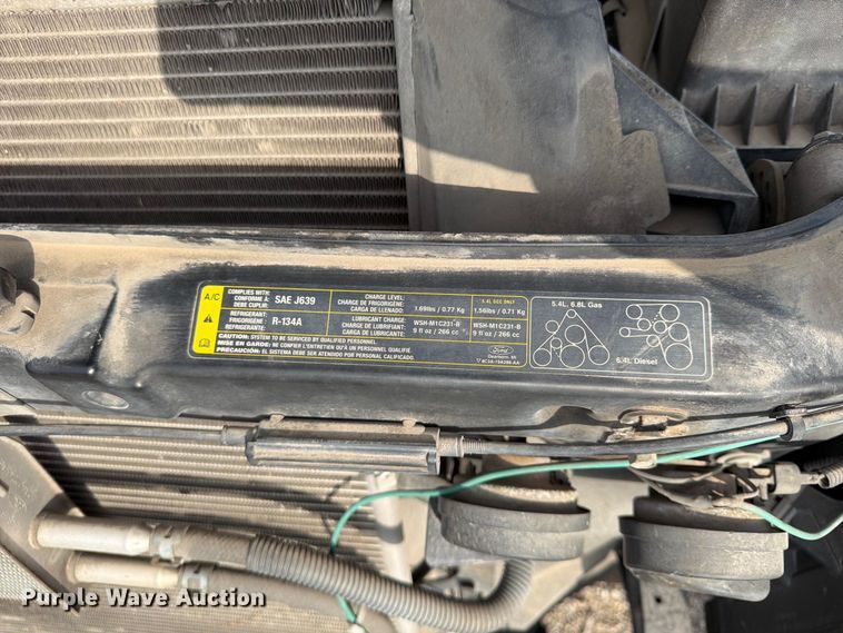 image for item FU4589 2008 Ford F350 Super Duty Crew Cab utility bed pickup truck