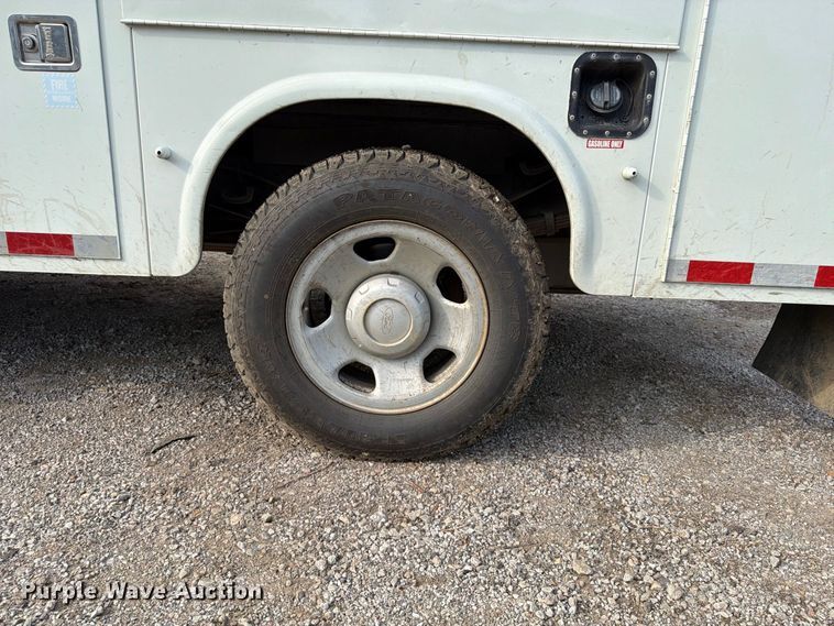 image for item FU4589 2008 Ford F350 Super Duty Crew Cab utility bed pickup truck