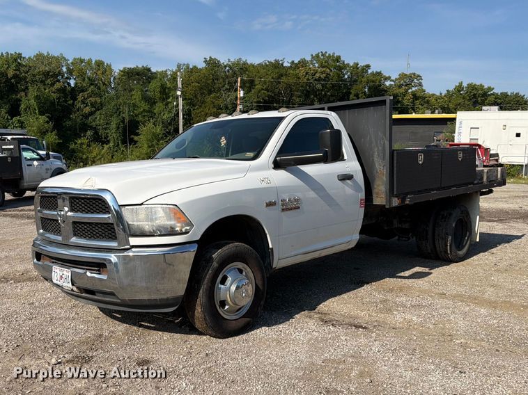image for item FU4590 2016 RAM 3500 flatbed pickup truck