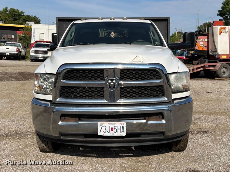 image for item FU4590 2016 RAM 3500 flatbed pickup truck