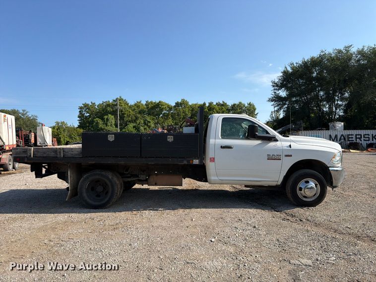 image for item FU4590 2016 RAM 3500 flatbed pickup truck