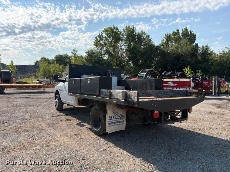 image for item FU4590 2016 RAM 3500 flatbed pickup truck