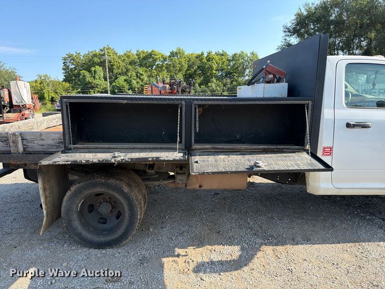 image for item FU4590 2016 RAM 3500 flatbed pickup truck