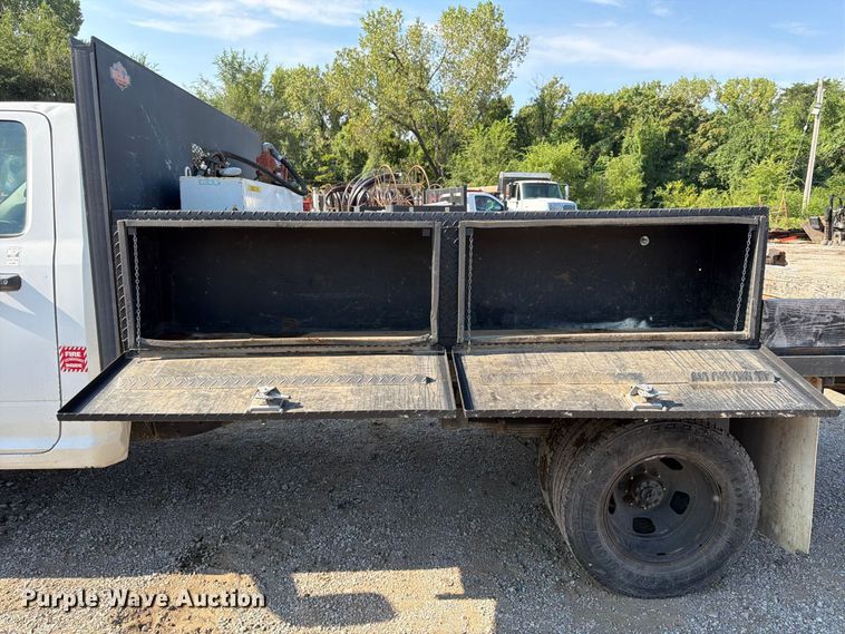 image for item FU4590 2016 RAM 3500 flatbed pickup truck