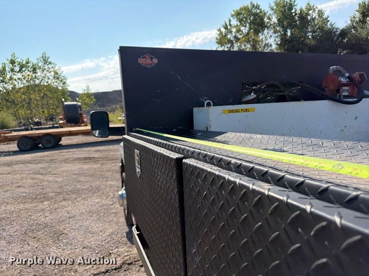 image for item FU4590 2016 RAM 3500 flatbed pickup truck