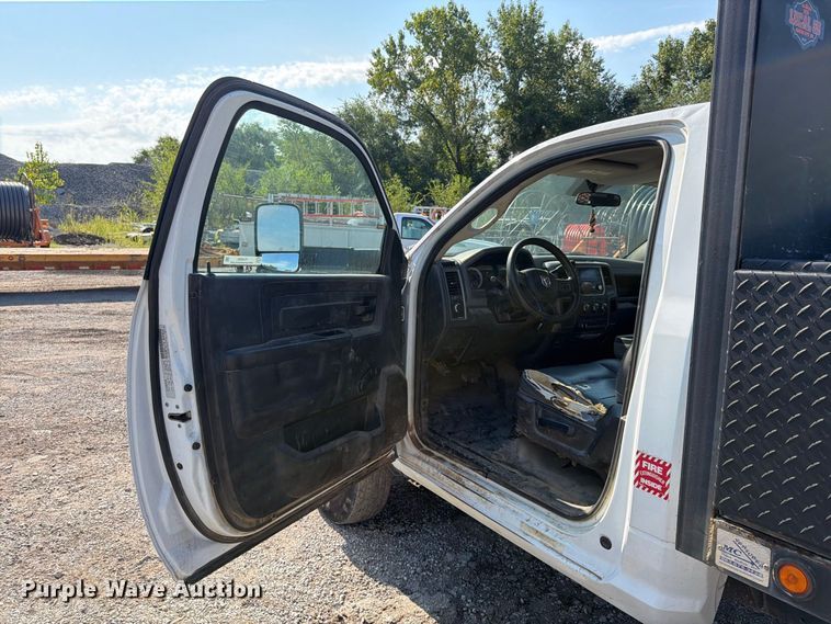 image for item FU4590 2016 RAM 3500 flatbed pickup truck