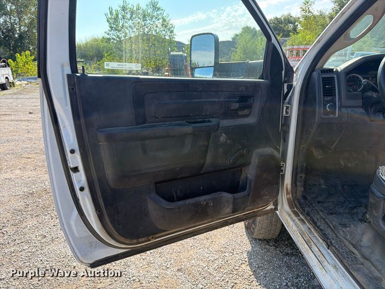 image for item FU4590 2016 RAM 3500 flatbed pickup truck