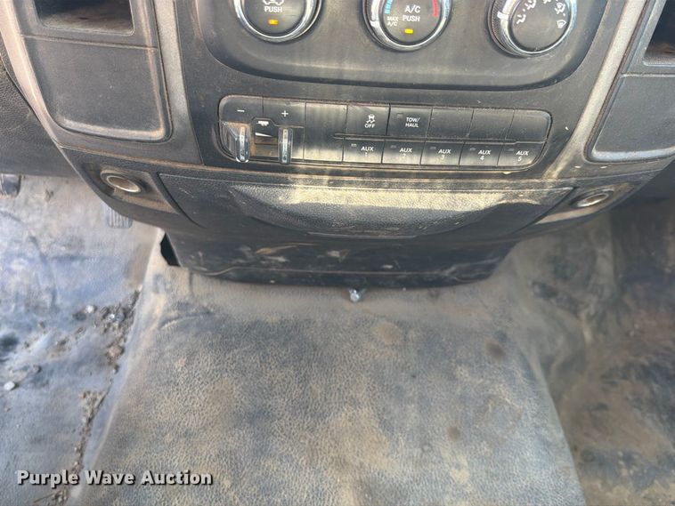 image for item FU4590 2016 RAM 3500 flatbed pickup truck