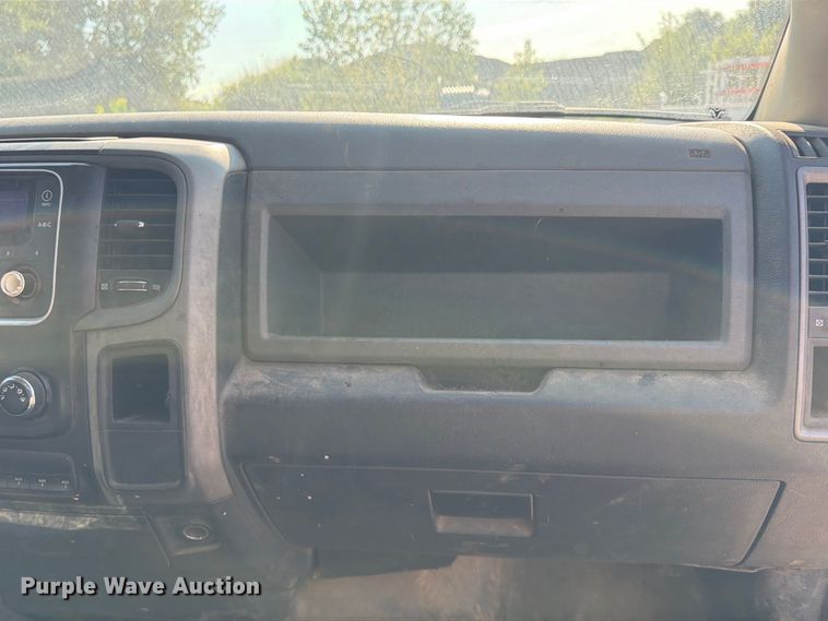 image for item FU4590 2016 RAM 3500 flatbed pickup truck