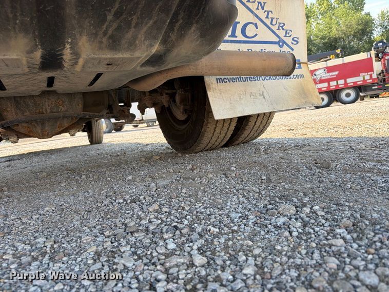 image for item FU4590 2016 RAM 3500 flatbed pickup truck