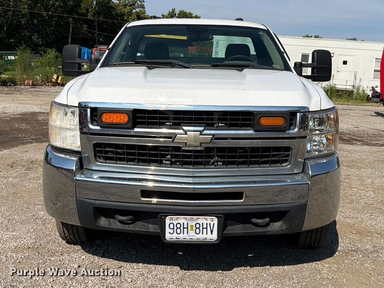 image for item FU4591 2009 Chevrolet Silverado 2500HD utility bed pickup truck