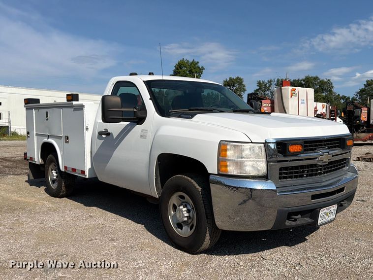 image for item FU4591 2009 Chevrolet Silverado 2500HD utility bed pickup truck