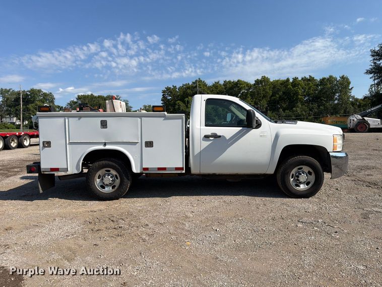 image for item FU4591 2009 Chevrolet Silverado 2500HD utility bed pickup truck