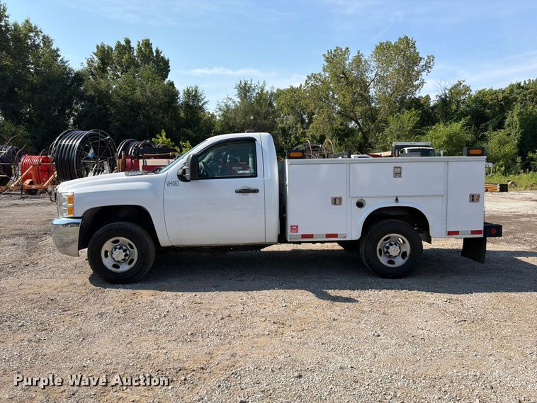 image for item FU4591 2009 Chevrolet Silverado 2500HD utility bed pickup truck