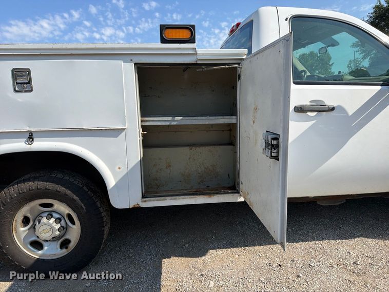 image for item FU4591 2009 Chevrolet Silverado 2500HD utility bed pickup truck