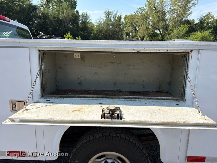 image for item FU4591 2009 Chevrolet Silverado 2500HD utility bed pickup truck