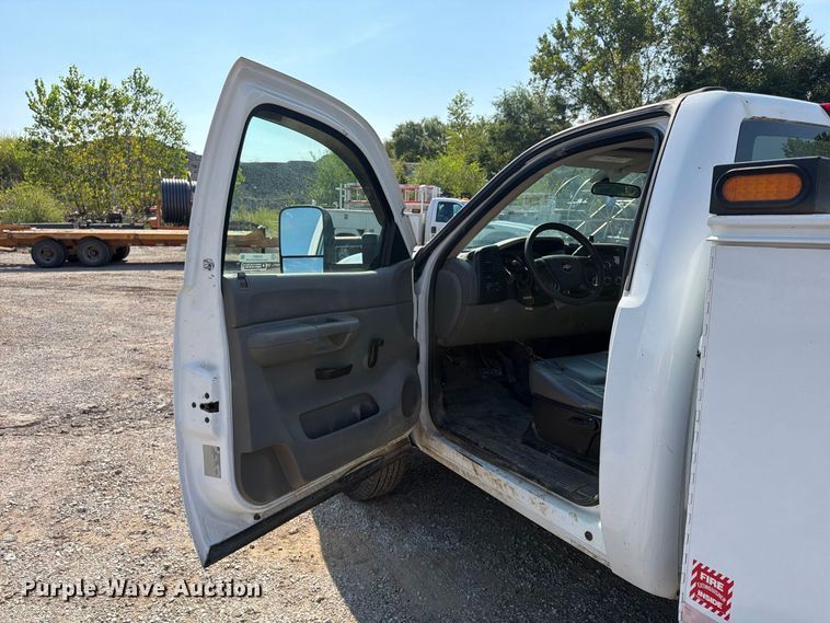 image for item FU4591 2009 Chevrolet Silverado 2500HD utility bed pickup truck