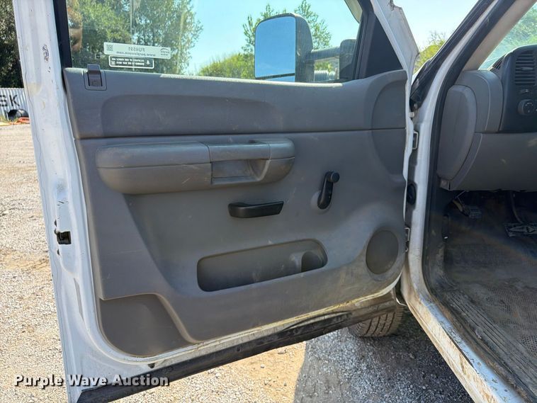image for item FU4591 2009 Chevrolet Silverado 2500HD utility bed pickup truck
