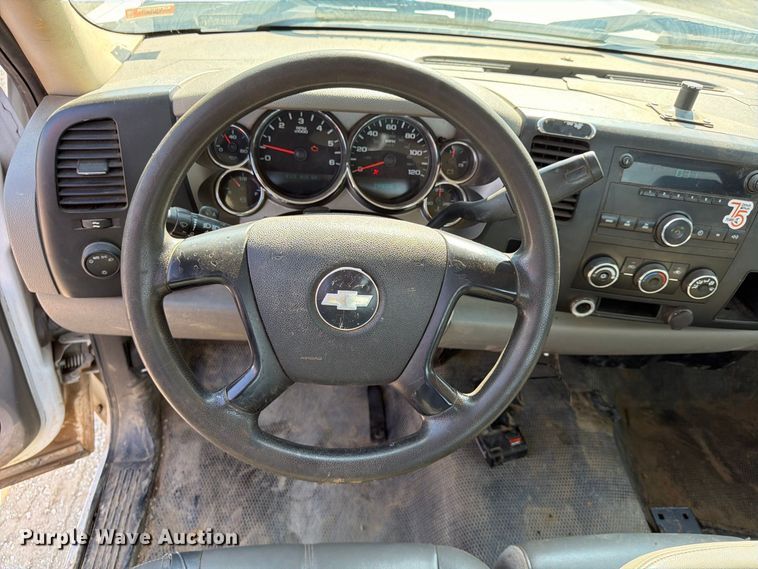 image for item FU4591 2009 Chevrolet Silverado 2500HD utility bed pickup truck