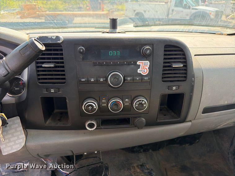 image for item FU4591 2009 Chevrolet Silverado 2500HD utility bed pickup truck
